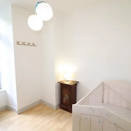 Maison De Charme Au Coeur Des Monts Du Cantal, Ideale Pour 12 Pers., Avec Jardin, Cheminee Et Loisirs Proches - Fr-1-742-96 Hébergement de vacances *