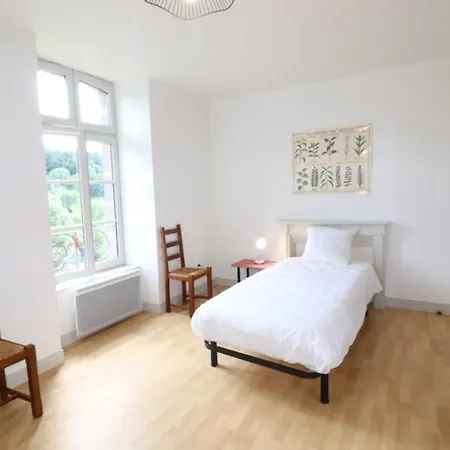 Hébergement de vacances Maison De Charme Au Coeur Des Monts Du Cantal, Ideale Pour 12 Pers., Avec Jardin, Cheminee Et Loisirs Proches - Fr-1-742-96 *