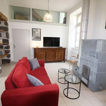 Maison De Charme Au Coeur Des Monts Du Cantal, Ideale Pour 12 Pers., Avec Jardin, Cheminee Et Loisirs Proches - Fr-1-742-96 Hébergement de vacances