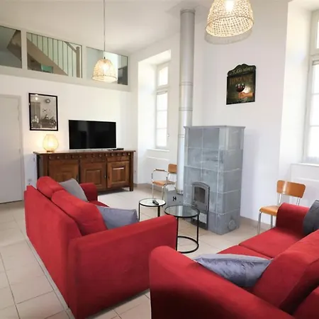 Hébergement de vacances Maison De Charme Au Coeur Des Monts Du Cantal, Ideale Pour 12 Pers., Avec Jardin, Cheminee Et Loisirs Proches - Fr-1-742-96 Saint-Martin-Valmeroux